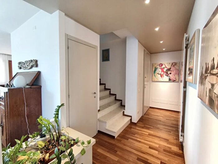 Appartamento con 5 locali in vendita in Piazza Cortesi, Abano Terme