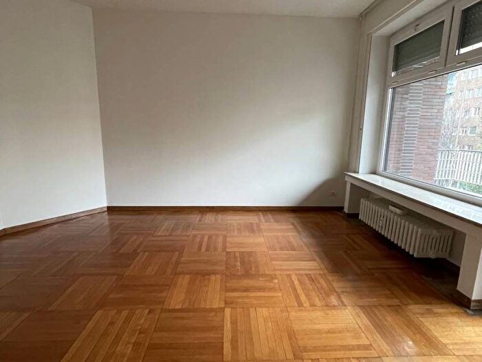 Appartamento trilocale in affitto in Via Vincenzo Monti, Sempione, Milano