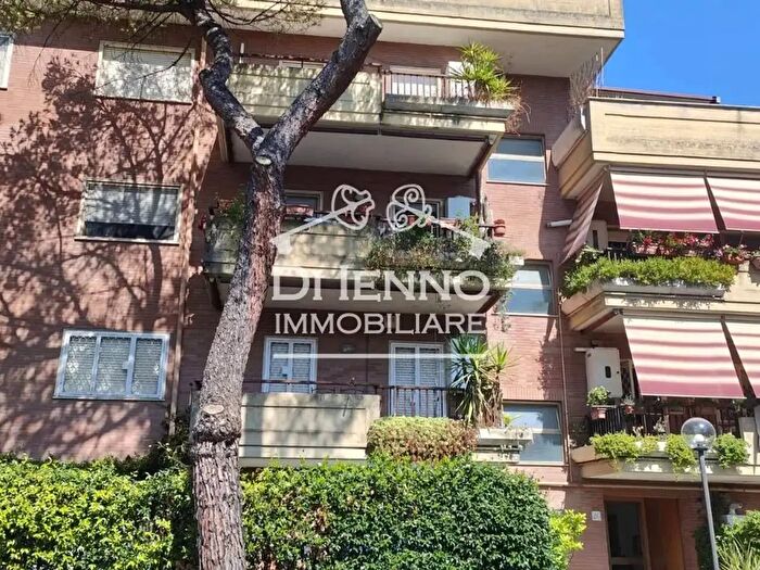 Appartamento trilocale in vendita in Roma