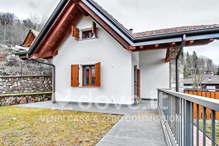 Casa con 5 locali in vendita in Via Gennaro Sora Snc, Selvino