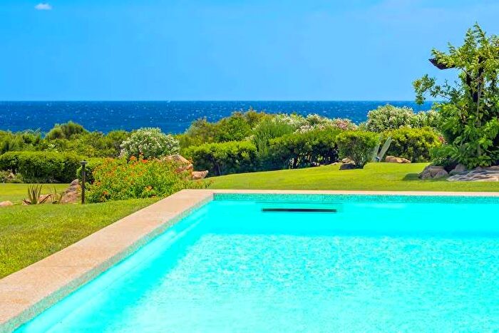 Casa con 6 locali in affitto in Viale dei Pini, Lu Impostu, San Teodoro