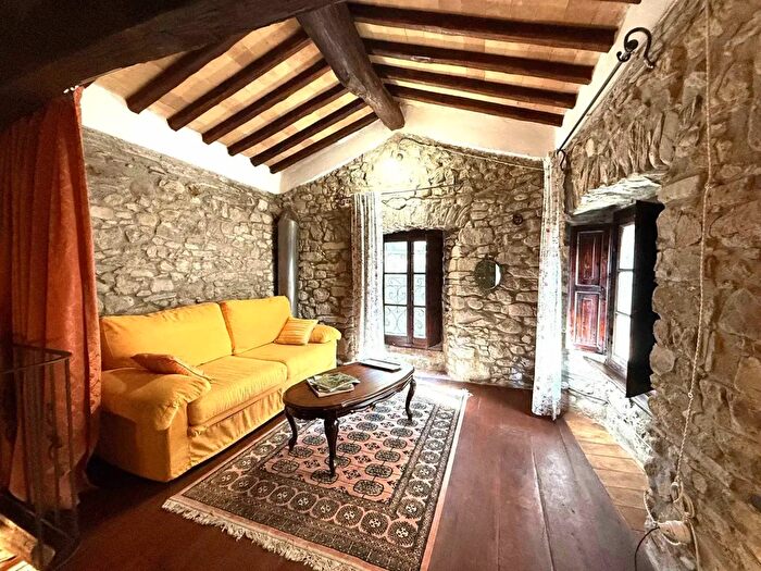 Casa con 6 locali in vendita in Comano