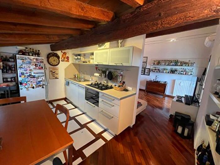 Appartamento quadrilocale in vendita in Rua Muro, Modena