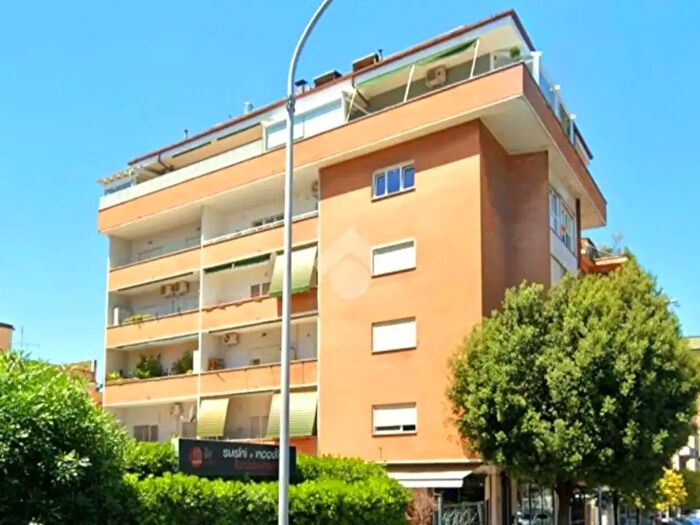 Appartamento trilocale in vendita in Via Tuscolana, Roma