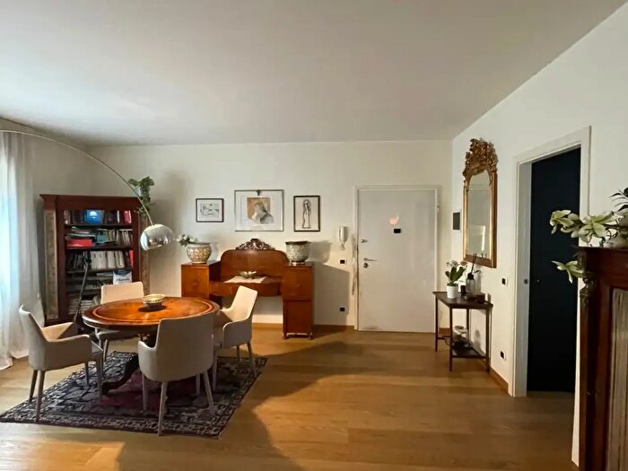 Appartamento quadrilocale in vendita in Via Zabarella, Padova