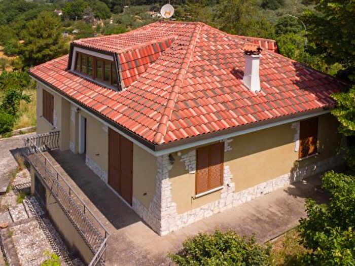 Casa con 5 locali in vendita in Scandriglia