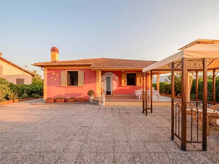 Casa con 5 locali in vendita in Via F Gallese, Avezzano