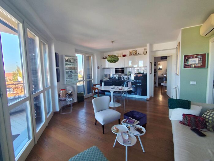 Appartamento quadrilocale in affitto in Via Gerolamo Tiraboschi, Milano