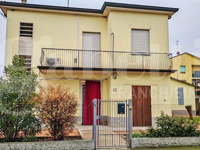Casa con 6 locali in vendita in Via Turati, San Giovanni In Persiceto