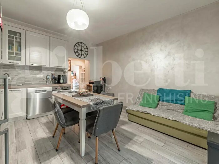Appartamento trilocale in vendita in Via Narcisi, Rozzano
