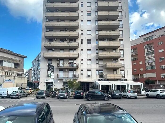 Appartamento con 5 locali in vendita in Via dellOrsa Minore, Palermo