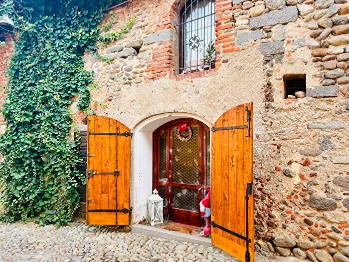 Casa in affitto in Piazza Castello, Candelo