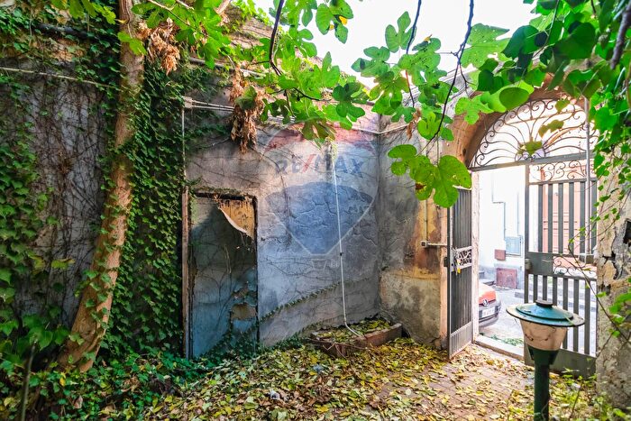 Casa con 5 locali in vendita in Via Piccione, Biancavilla