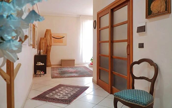 Appartamento con 5 locali in vendita in Via Seneca, Gela