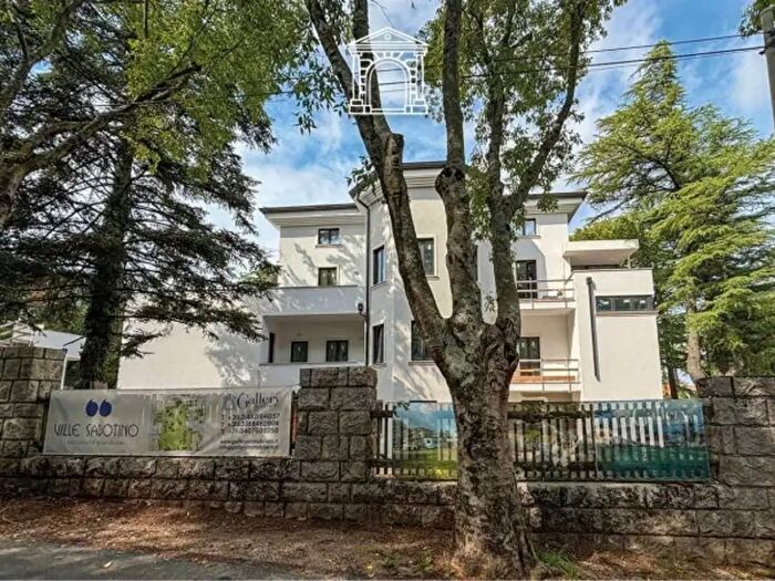 Appartamento trilocale in vendita in Via del Sabotino, Trieste