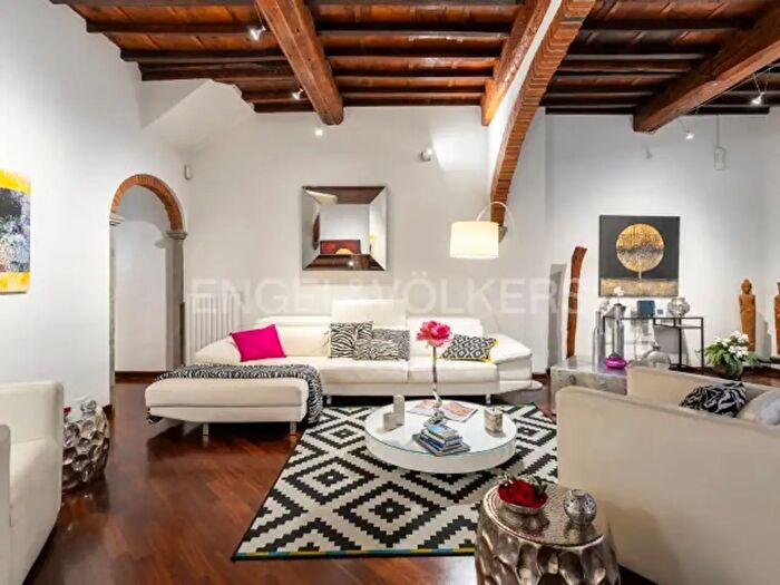 Appartamento quadrilocale in affitto in Via della Scala, Firenze