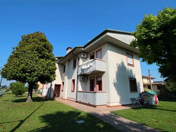 Appartamento quadrilocale in vendita in Via Lissaro, Campodoro