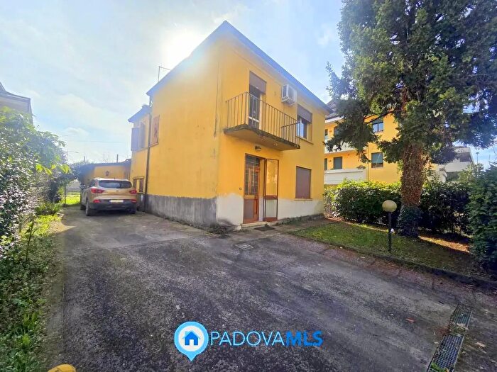 Casa trilocale in vendita in Via Lorenzo Perosi, Padova