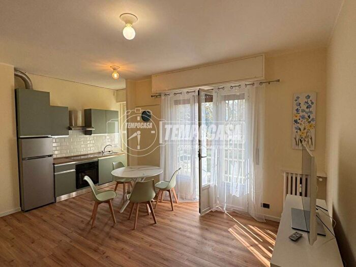 Appartamento bilocale in affitto in Via Val Sabbia, Comasina, Milano