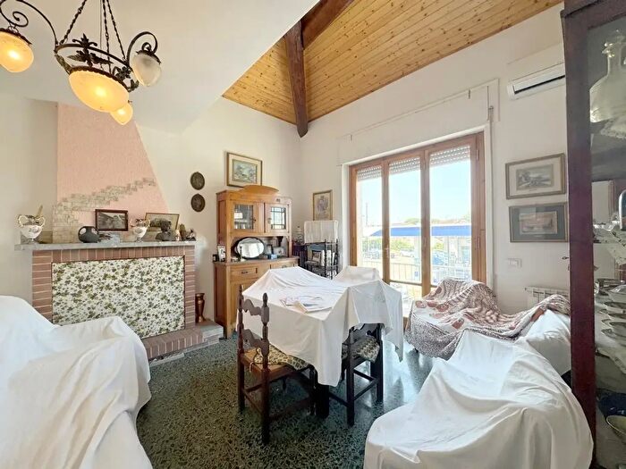 Appartamento trilocale in vendita in Viareggio