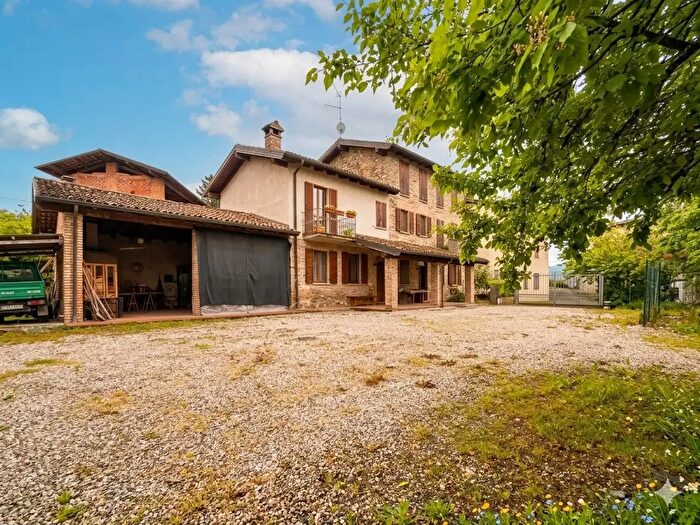 Casa con 6 locali in vendita in Canavera, Colli Verdi