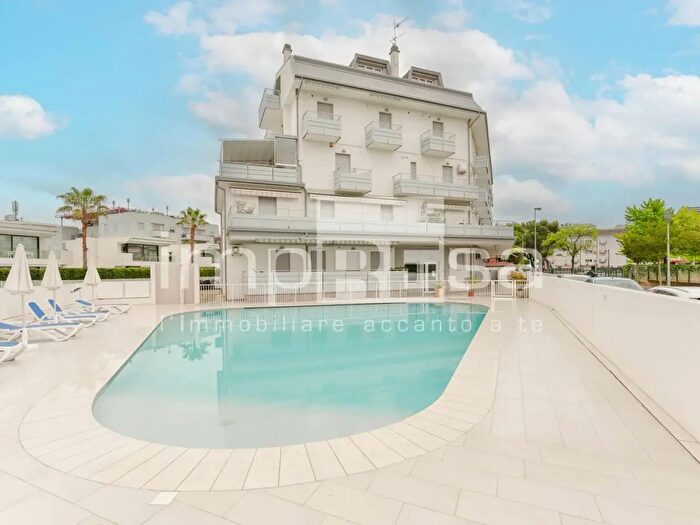 Appartamento trilocale in vendita in Via Andrea Palladio, Jesolo