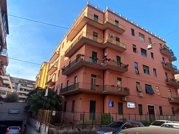 Appartamento con 6 locali in vendita in Via Eleonora dAngiò, Catania