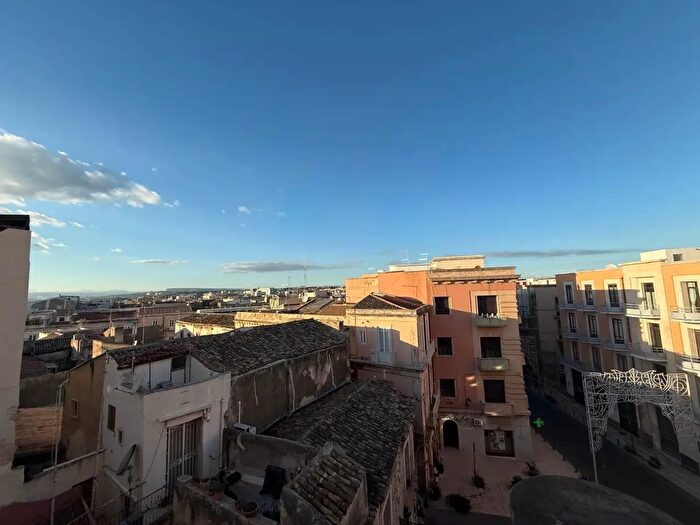 Appartamento con 6 locali in vendita in Siracusa