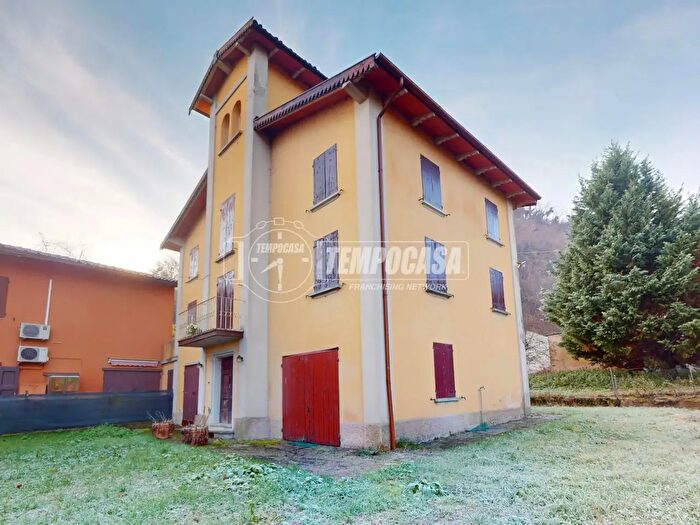 Casa con 9 locali in vendita in Via Sassuolo, Valsamoggia