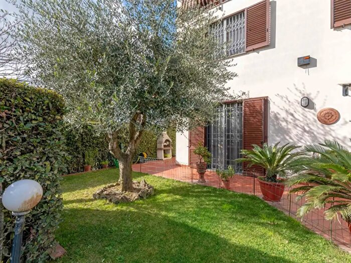 Casa con 6 locali in vendita in Via dei Confini, Campi Bisenzio