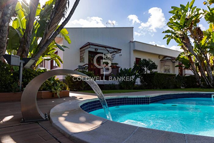 Casa con 19 locali in vendita in Viale Michelangelo, Palermo