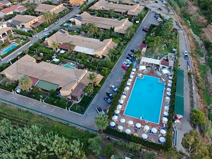 Casa trilocale in vendita in Via dell'Ascensione del Casale, Campofelice Di Roccella