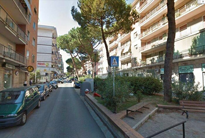 Appartamento quadrilocale in affitto in Via Edoardo Nicolardi, Colli Aminei Capodimonte, Napoli