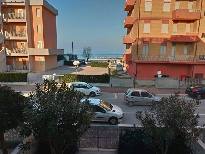 Appartamento trilocale in vendita in Via Carducci, Mondolfo