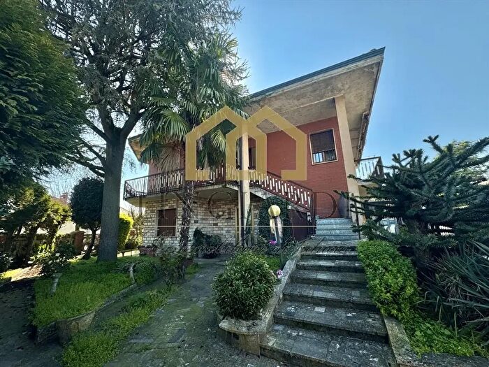 Casa con 8 locali in vendita in Via Castellaro, Corteolona e Genzone