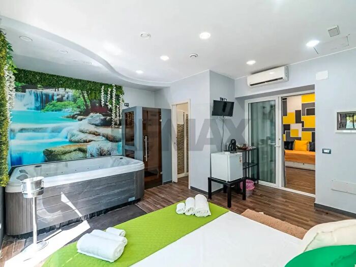 Casa quadrilocale in vendita in Via Giuseppe Garibaldi, Catania