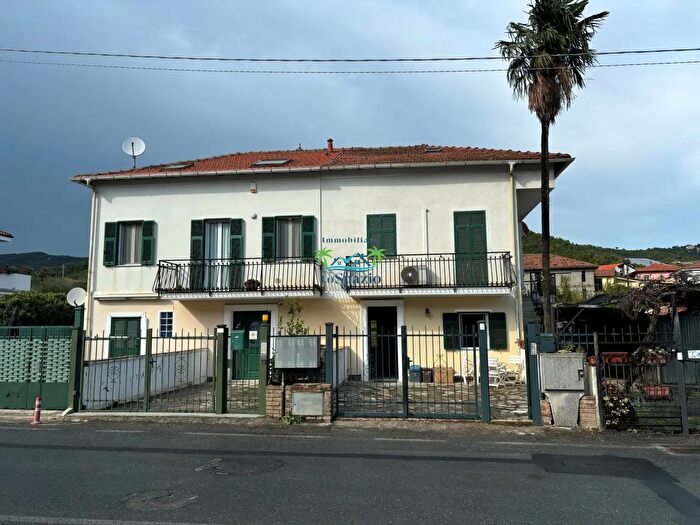 Appartamento trilocale in vendita in Via a Divizia, Andora