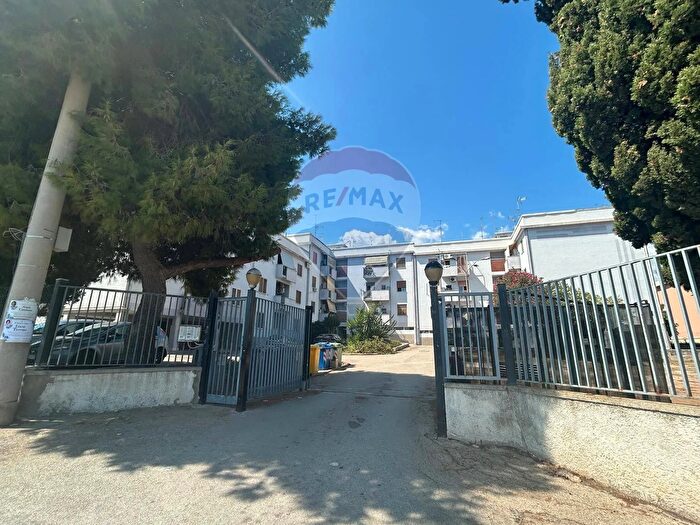 Appartamento con 6 locali in vendita in Via Salso, Priolo Gargallo