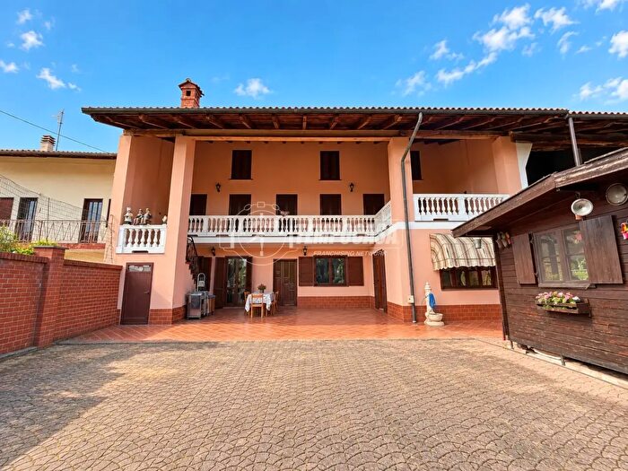 Casa con 6 locali in vendita in Via Biandrate, Foglizzo