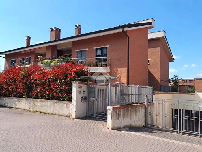 Appartamento trilocale in vendita in Trilocale Piazza Palmiro Togliatti, Marino