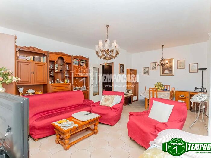 Appartamento quadrilocale in vendita in Via Piave, Bareggio