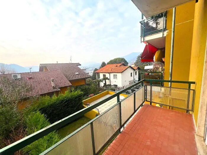 Appartamento trilocale in vendita in Via San Giacomo, Como