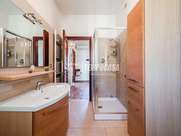 Appartamento trilocale in vendita in Via Conte Girolamo, Correggio