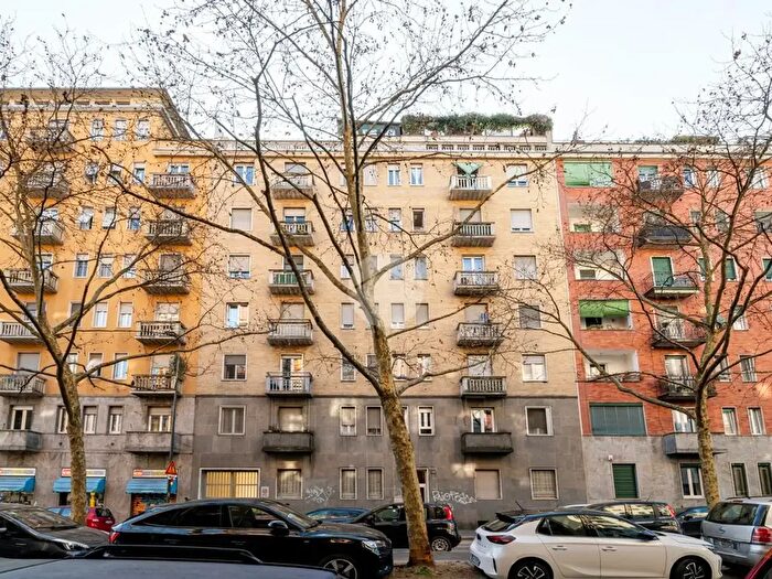 Appartamento bilocale in vendita in Via Alfonso Capecelatro, Milano