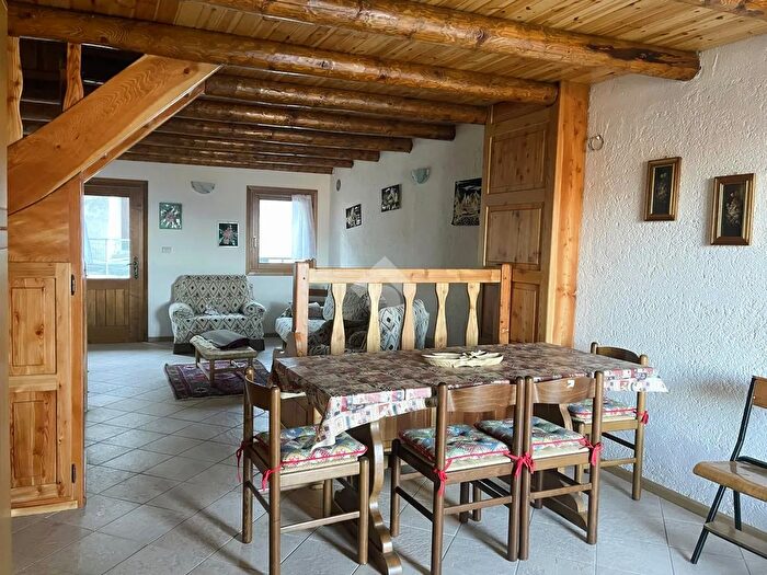 Casa trilocale in vendita in Via Carona, Teglio