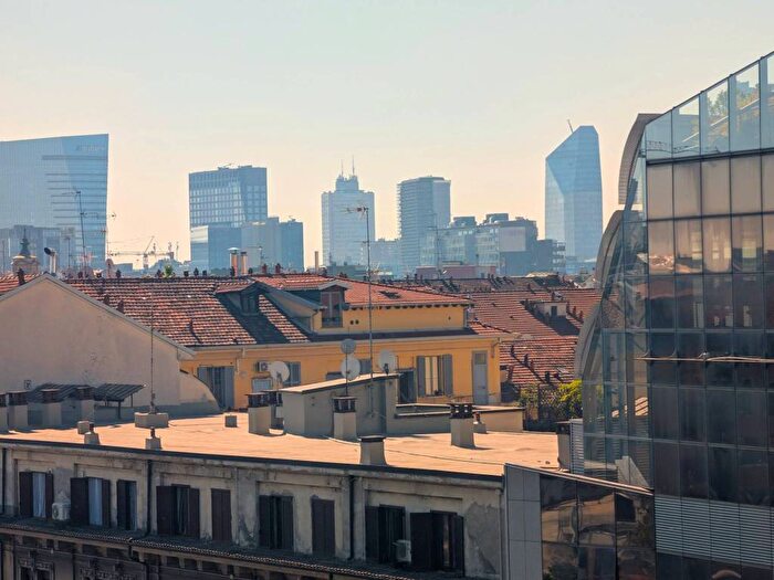 Appartamento trilocale in affitto in Viale Stelvio, Farini, Milano