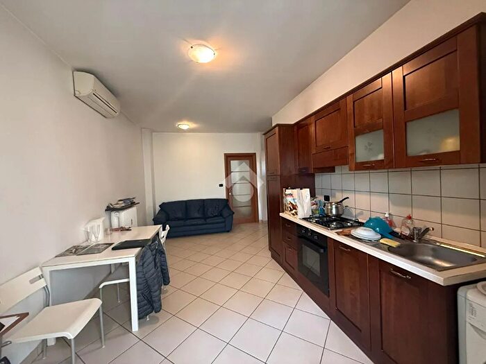 Appartamento trilocale in vendita in Via Piossasco, Torino