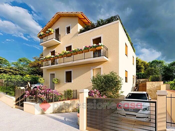 Appartamento con 5 locali in vendita in Via della Ginestra, Perugia
