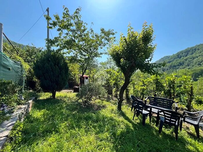 Casa con 8 locali in vendita in Via Piana, Orero