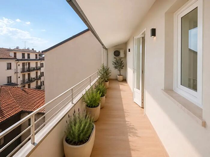Appartamento quadrilocale in vendita in Contrà San Tommaso, Vicenza